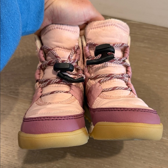 Sorel Kids Explorer snow boots size 10 worn on one or two trips - Picture 4 of 9